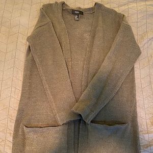 Soft, open cardigan